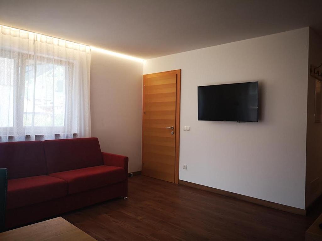 TV a/nebo společenská místnost v ubytování Garni - Hotel Am Burghuegel