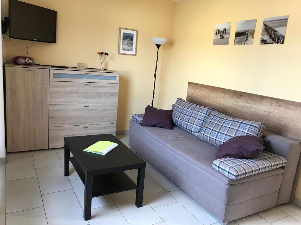 a living room with a couch and a table at Ferienwohnung Graal Müritz im Igelring in Graal-Müritz