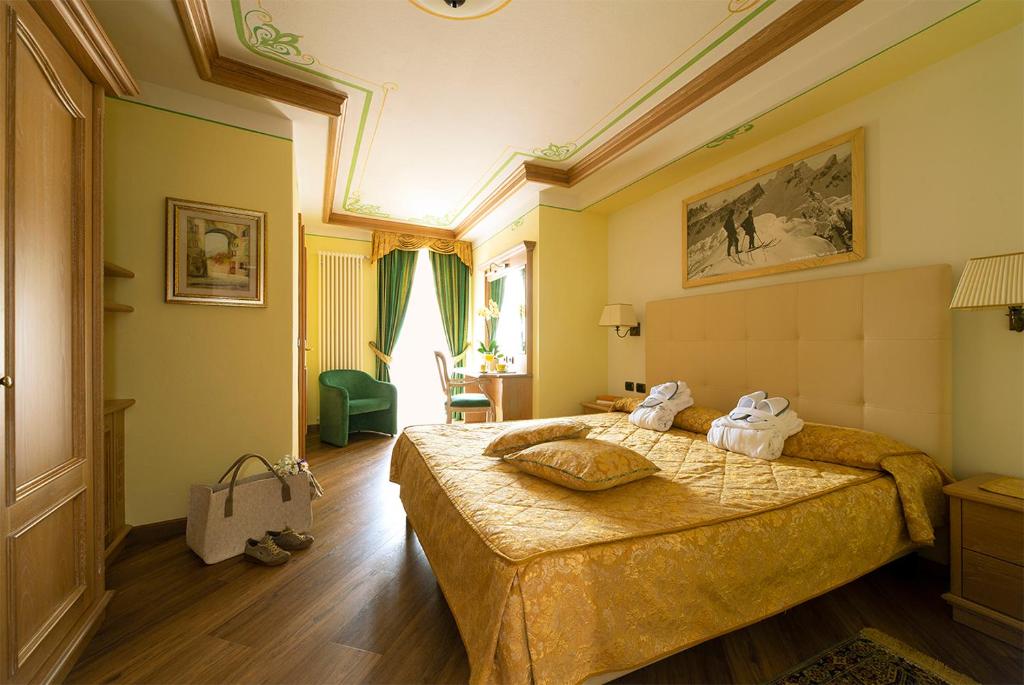 Postel nebo postele na pokoji v ubytování Hotel Alle Alpi