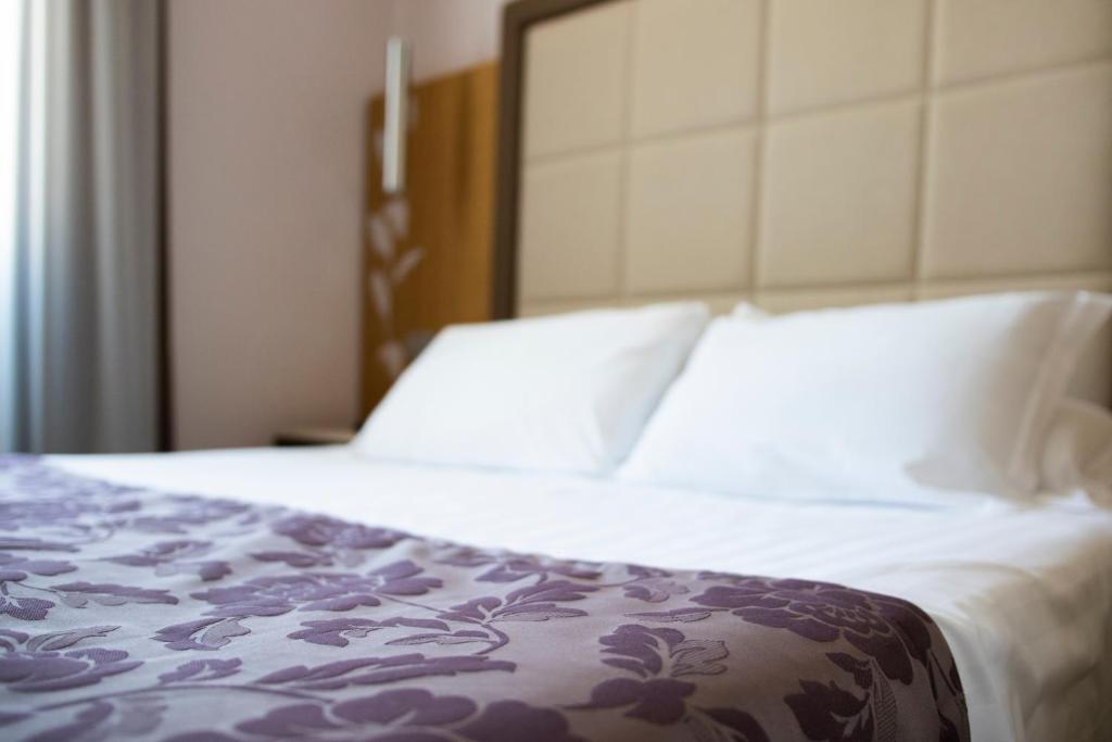Postel nebo postele na pokoji v ubytování Hotel Giolli Nazionale