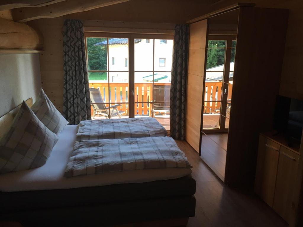 Postel nebo postele na pokoji v ubytování Chalet Karin