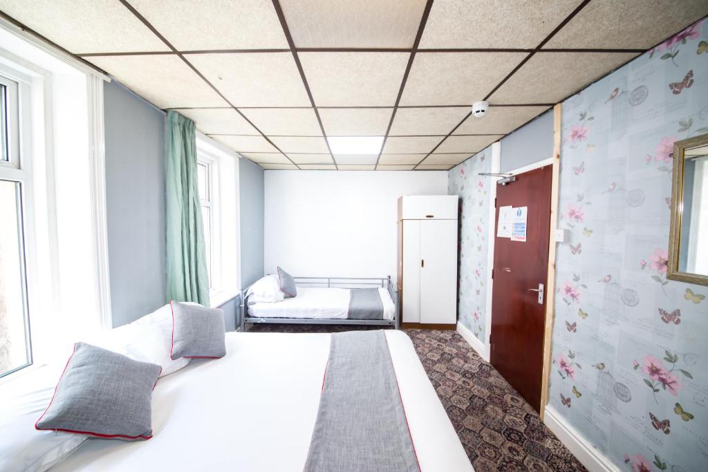 MyRoomz Silver Strand Hotel - Resim 12