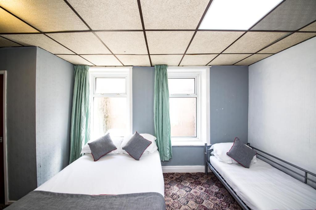 MyRoomz Silver Strand Hotel - Resim 17