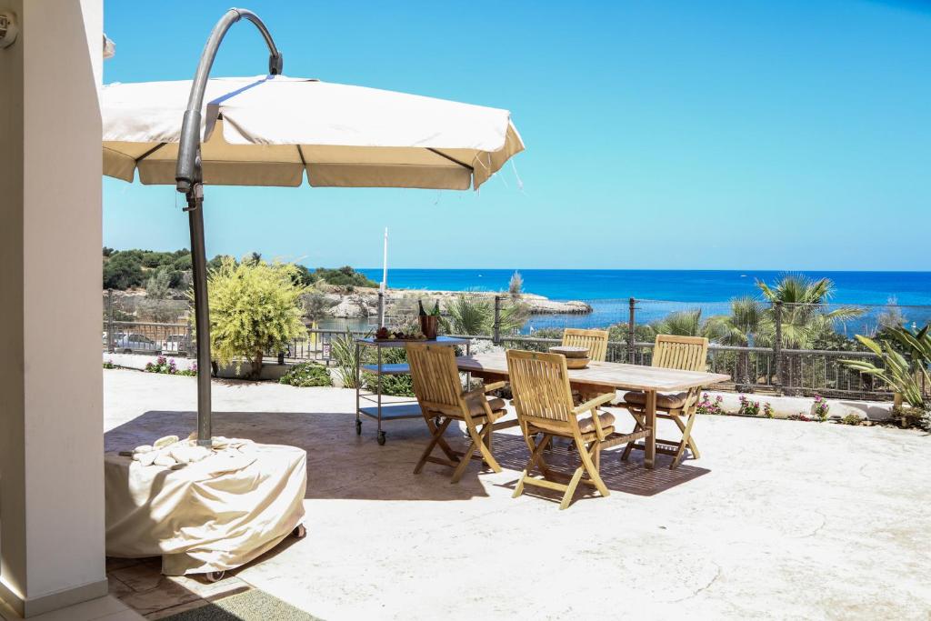 Phaedrus Living: Seaside Luxury Villa Anafi
