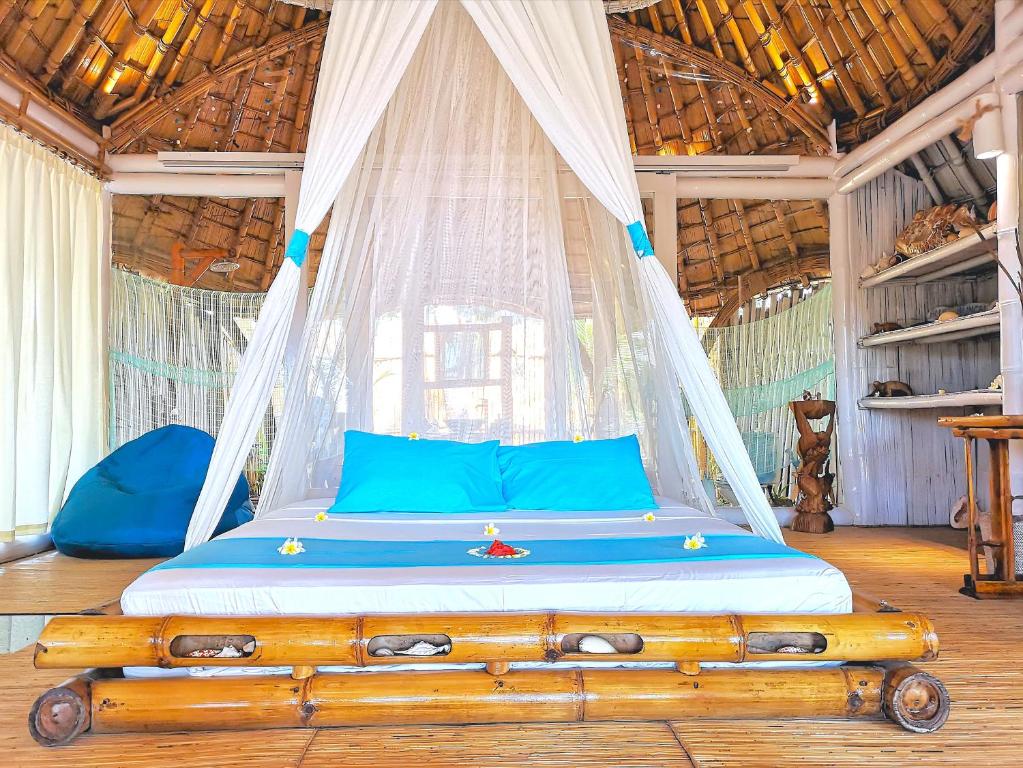 Coconut Garden Beach Resort - Superior Bungalow