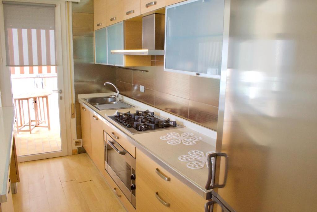A kitchen or kitchenette at App4rent Augustus Sea View - Family House - wifi&parking - 3 rooms