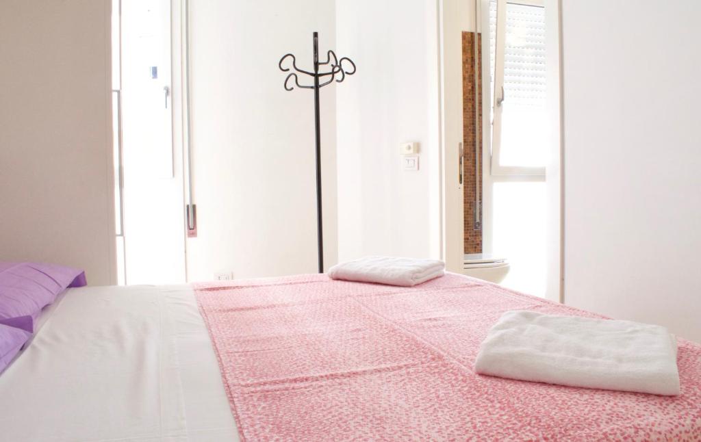 A bed or beds in a room at App4rent Augustus Sea View - Family House - wifi&parking - 3 rooms