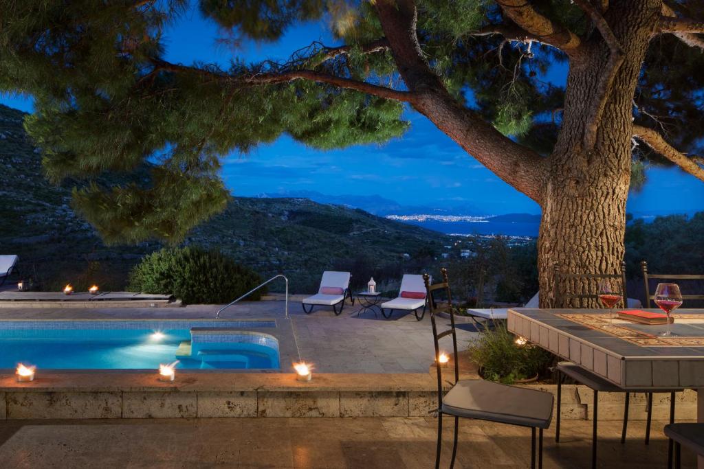 Bazén v ubytovaní ISOLATED Five Star Luxury Villa With Private Pool alebo v jeho blízkosti