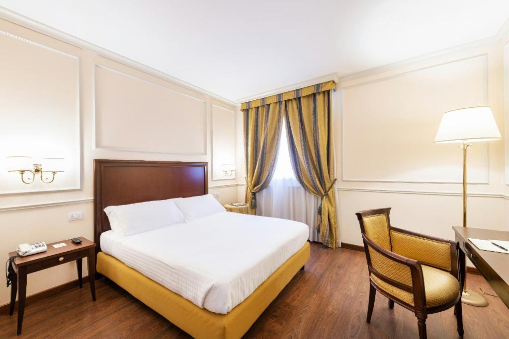 Postel nebo postele na pokoji v ubytování The Regency Sure Hotel Collection by Best Western