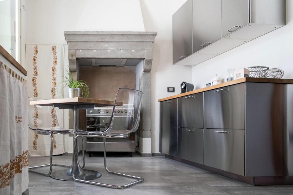 a kitchen with a table and a chair in it at Il Vecchio Comune in Santa Sofia
