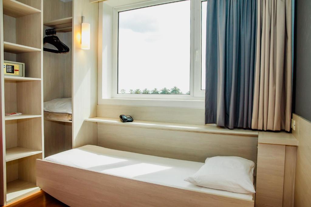 Postel nebo postele na pokoji v ubytování ibis Montevideo Rambla
