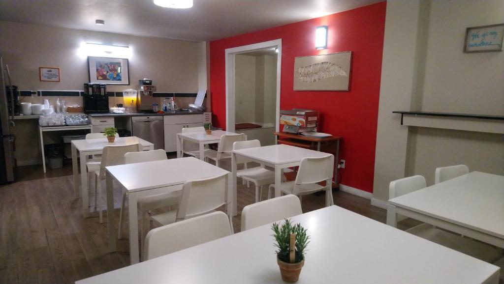 Travelodge by Wyndham Edmonton East - Resim 21