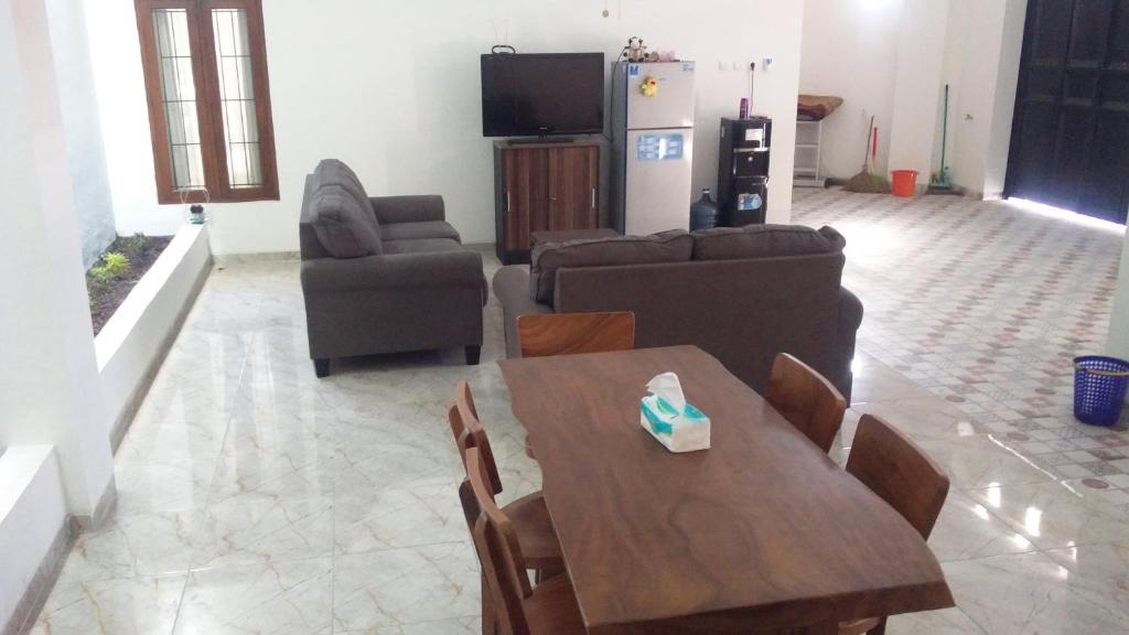 a living room with a table and a couch at ZG Homestay Solo in Sumber