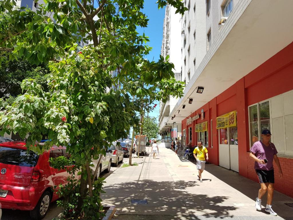  Apartament with AC half block away from the beach
