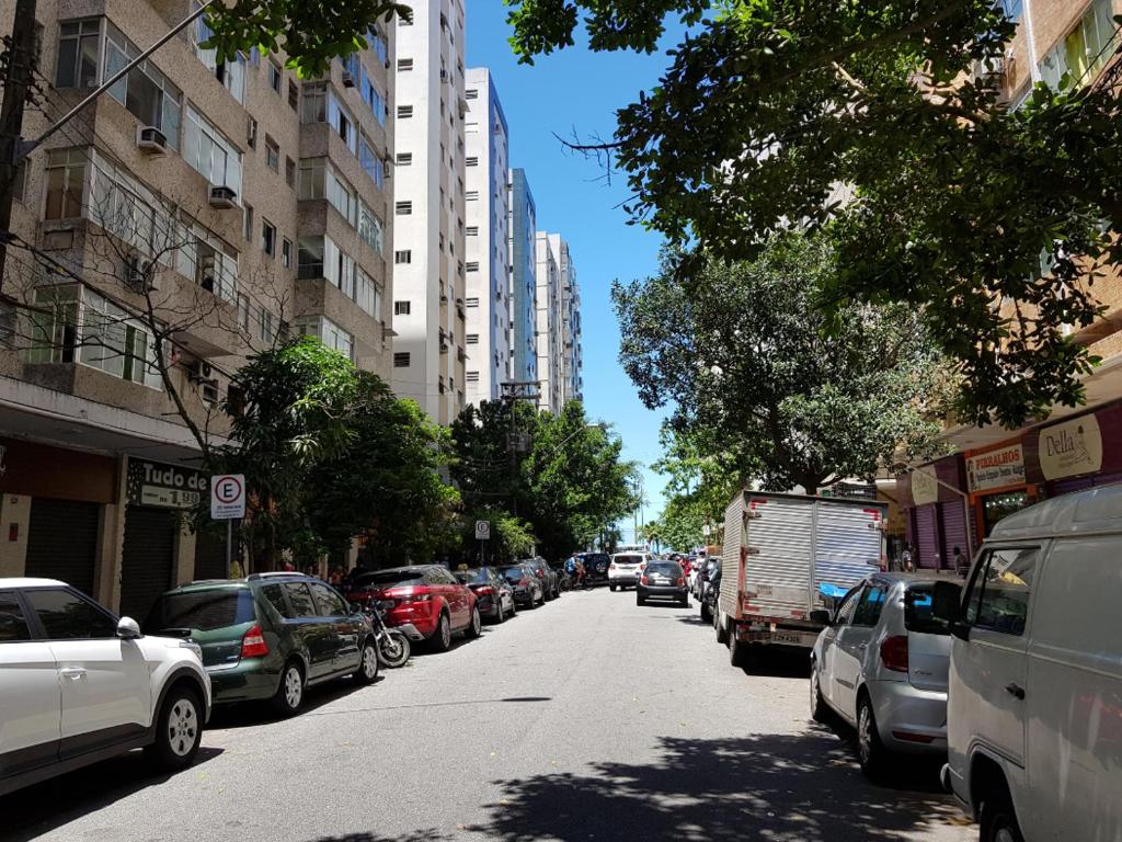 Apartament with AC half block away from the beach