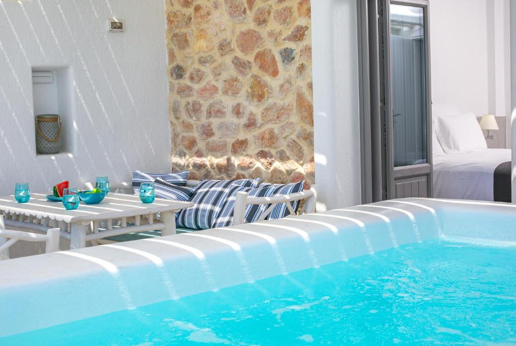 Bazén v ubytování Aegean Melody Suites & Villas nebo v jeho okolí
