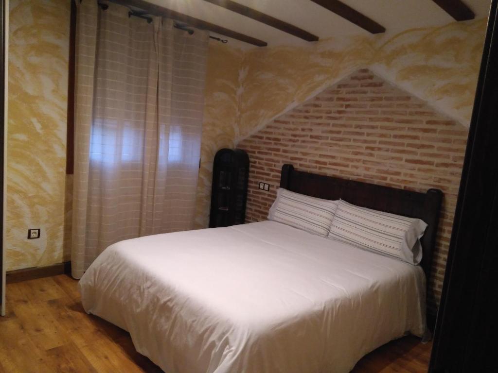 A bed or beds in a room at Apartamentos Turisticos Julia