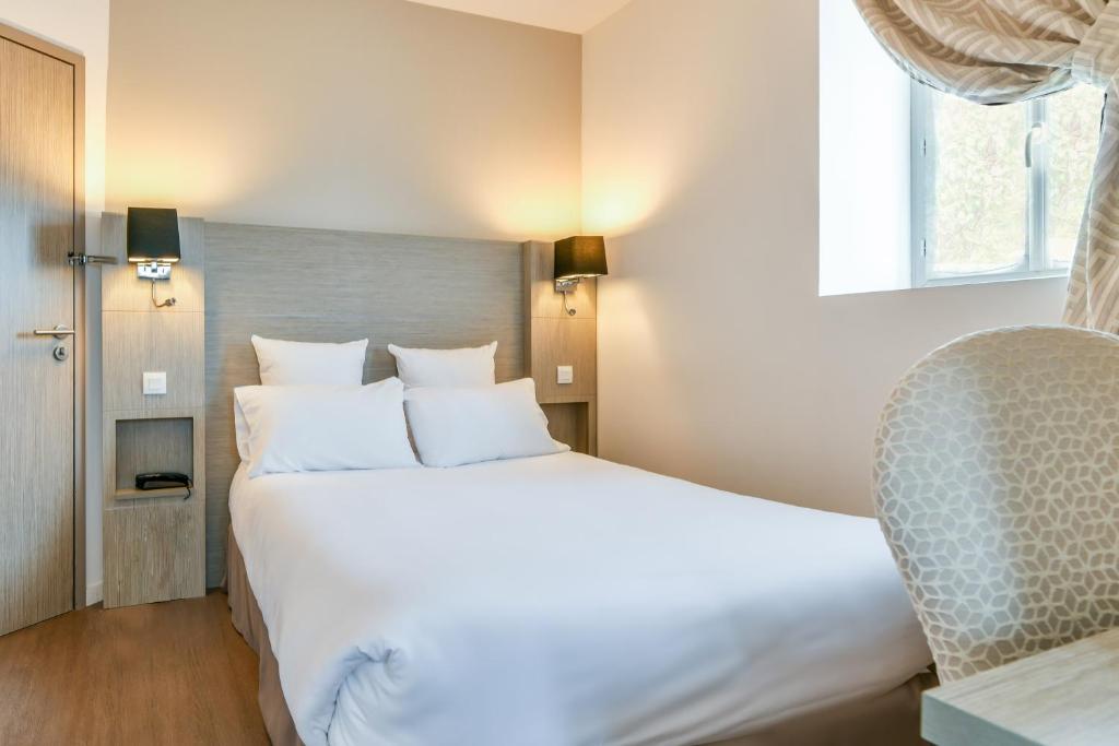 Logis Hôtel & Restaurant La Villa Bleue - Double Room With Patio
