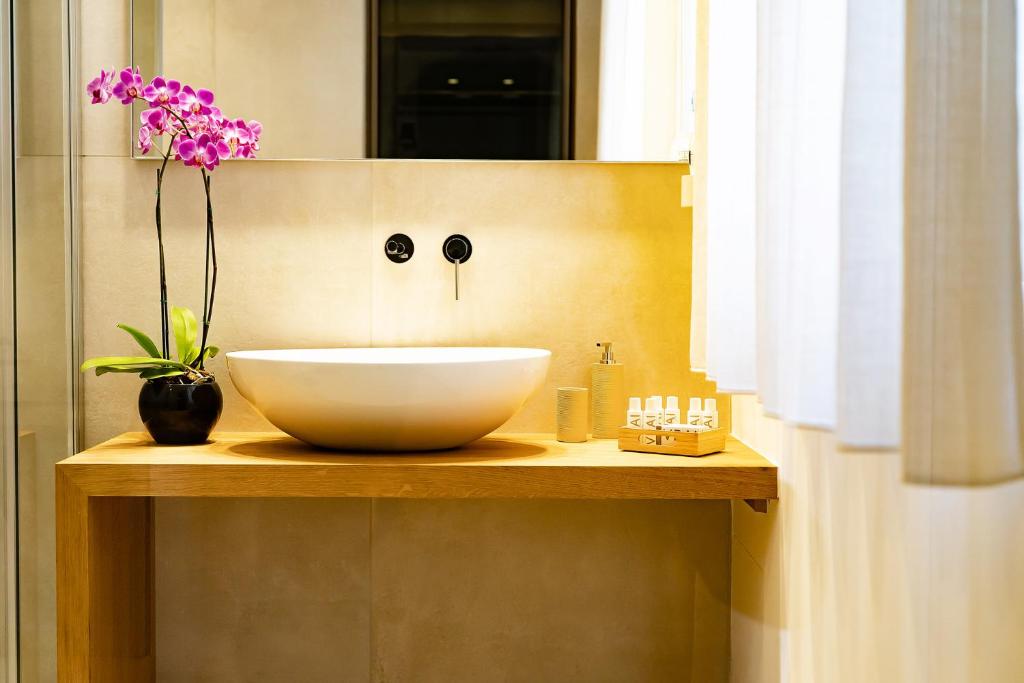 Elite Accommodations & Hydromassage Pool - Chambre Royale Avec Balcon