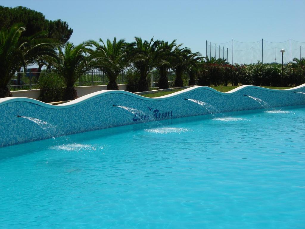 Bazén v ubytovaní Elena Club Resort alebo v jeho blízkosti