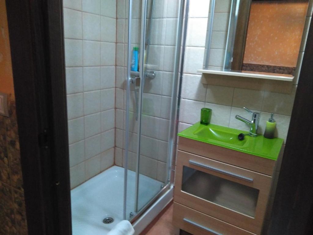 A bathroom at Apartamentos Turisticos Julia