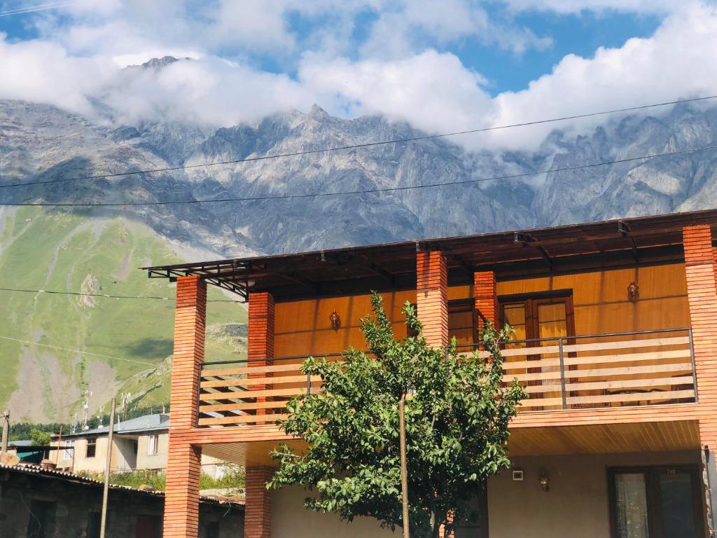 Üldine mäevaade või majutusasutusest Paradise Kazbegi pildistatud vaade