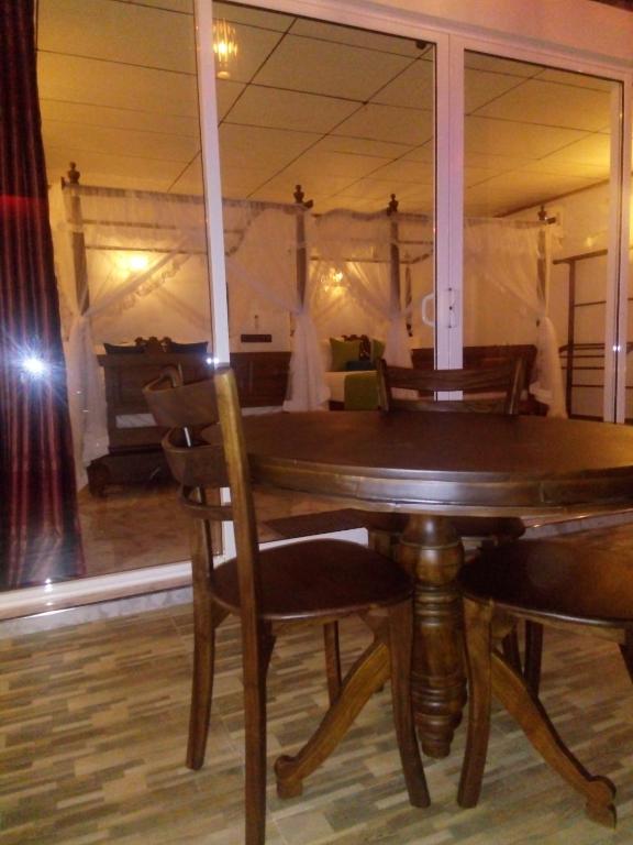 Area soggiorno di Suriya Homestay Mirissa
