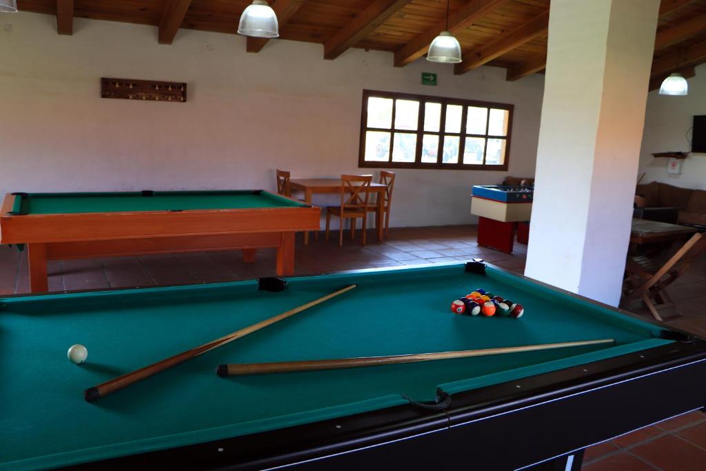 Biliár nebo kulečník v ubytování Cabañas Molino del Rey