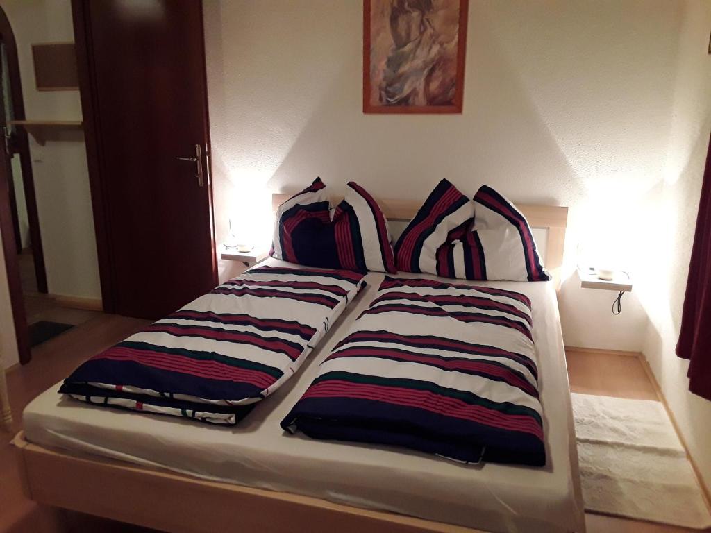 Una cama o camas en una habitación de Ferienhaus Bionda