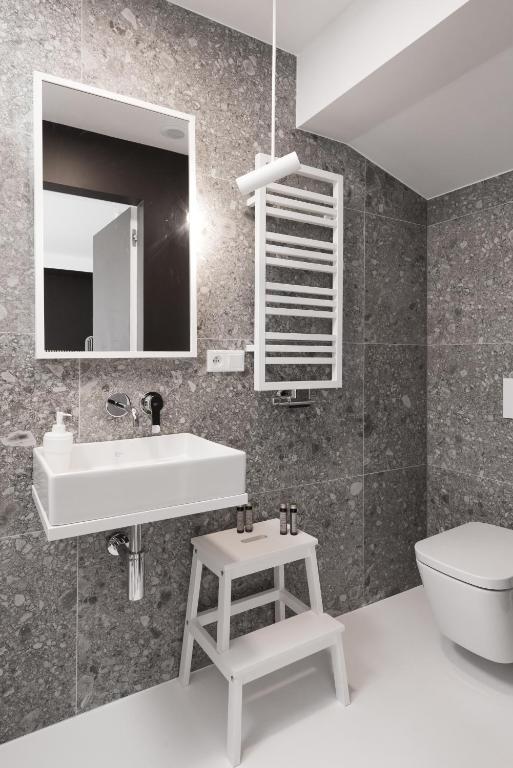 Kúpeľňa v ubytovaní Colors Apartments Zator - tylko 10 minut piechotą od Energylandii