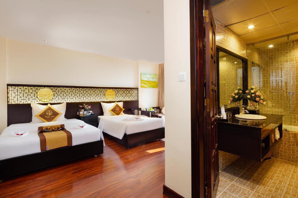 Thanh Lich Royal Boutique - 10