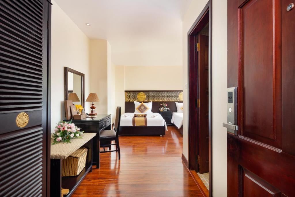 Thanh Lich Royal Boutique - 11