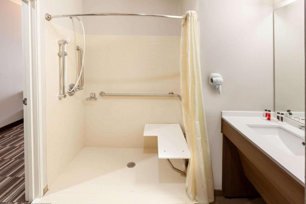 Microtel Inn & Suites by Wyndham College Station photo