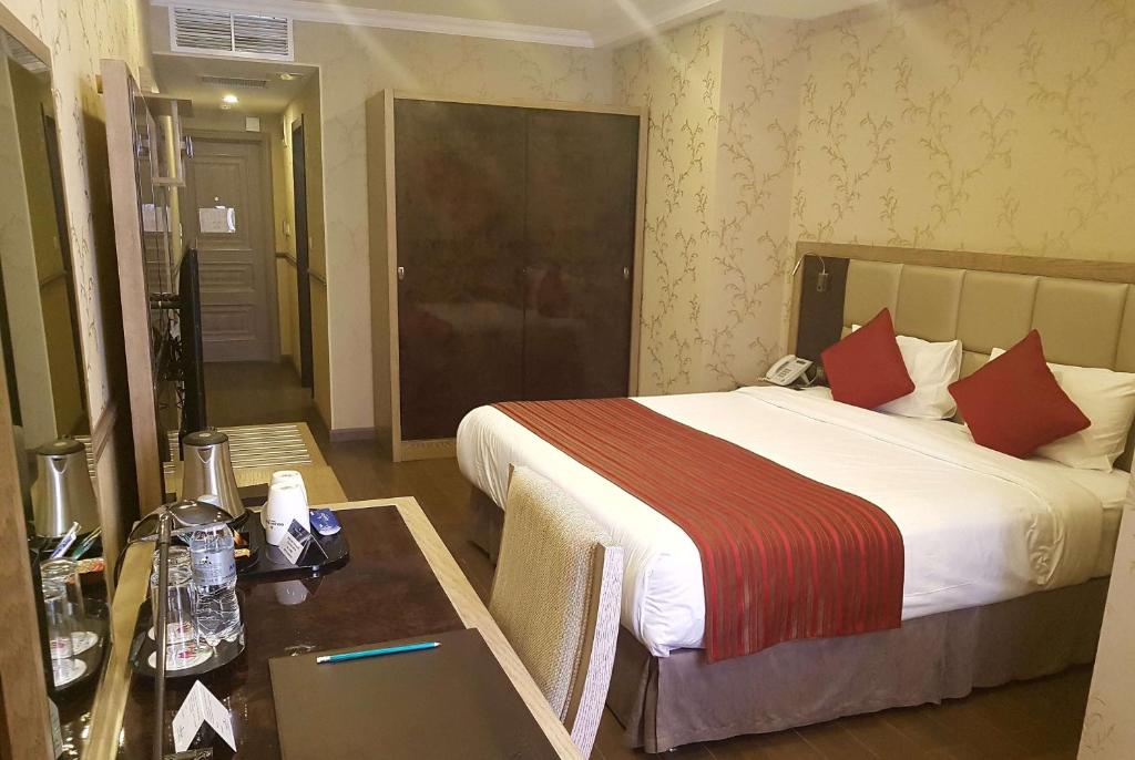 Ramada by Wyndham Bishkek Centre - King Room - Non-Smoking