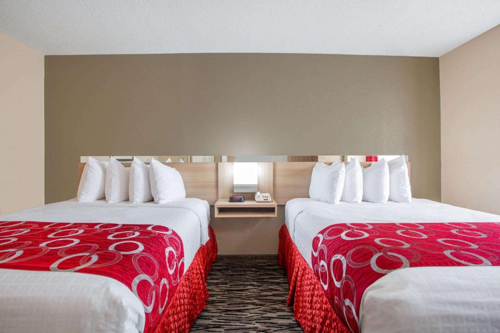 Microtel Inn & Suites by Wyndham Charleston photo