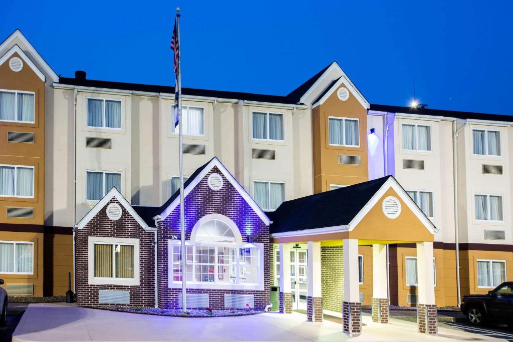 Microtel Inn & Suites by Wyndham Charleston photo