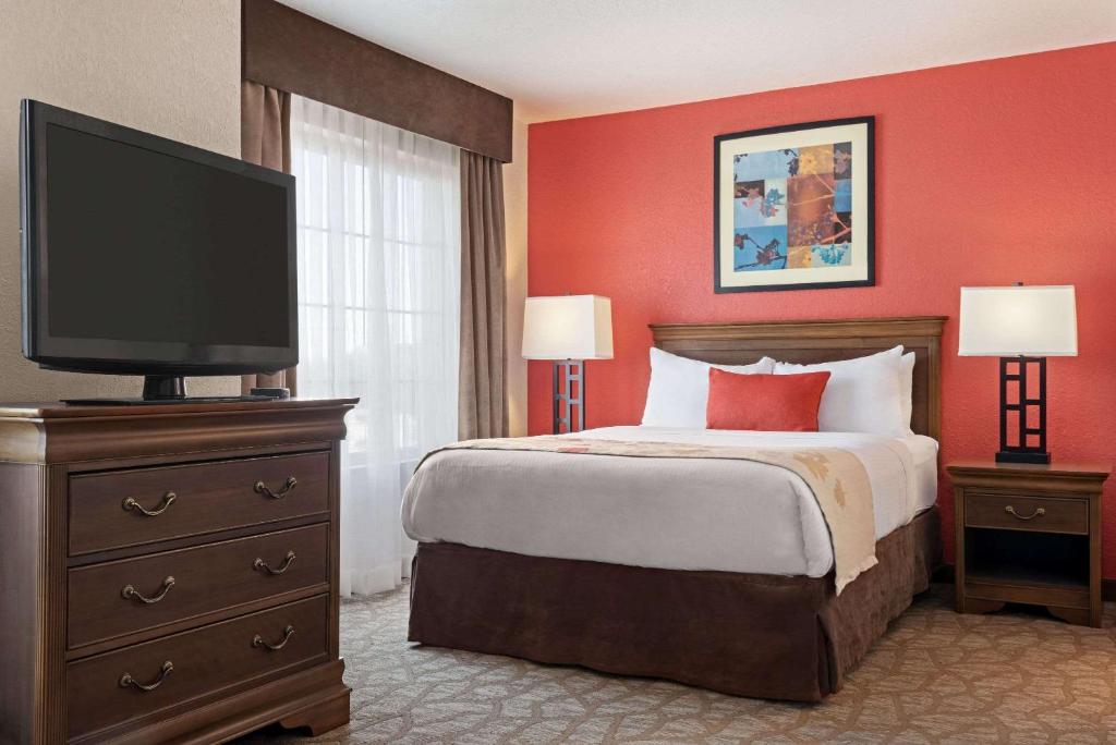 Hawthorn Extended Stay by Wyndham Decatur - Queen Room - Disability Access/Non-Smoking