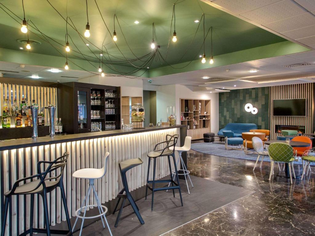 Lounge nebo bar v ubytování Mercure Cavaillon