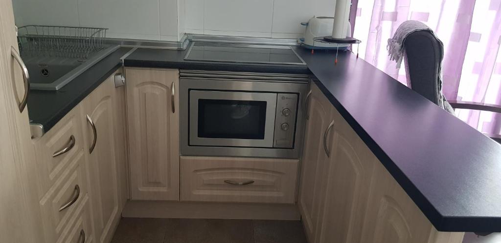 A kitchen or kitchenette at Faro de Cullera I