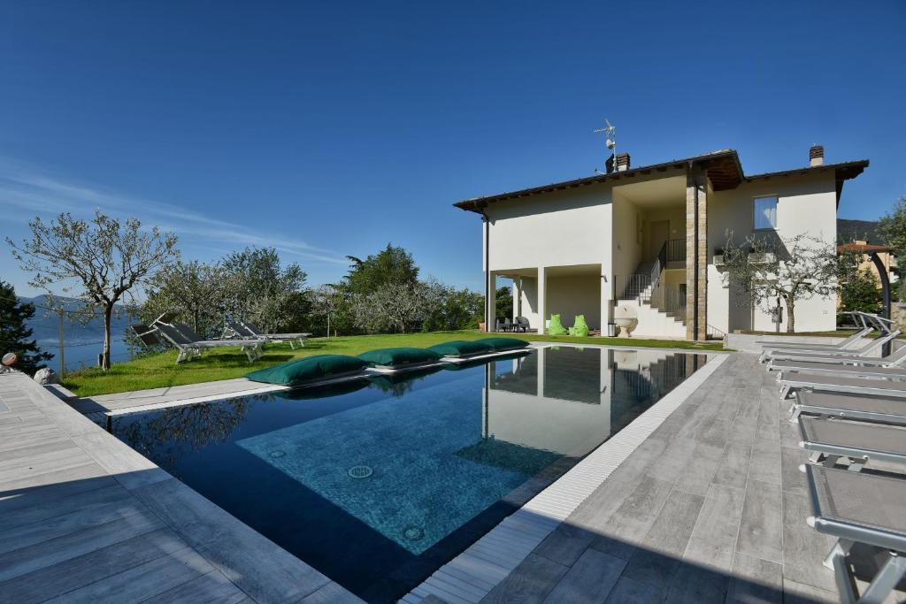 Bazén v ubytovaní Verdeulivo Relax Home - Ruculì Hospitality alebo v jeho blízkosti