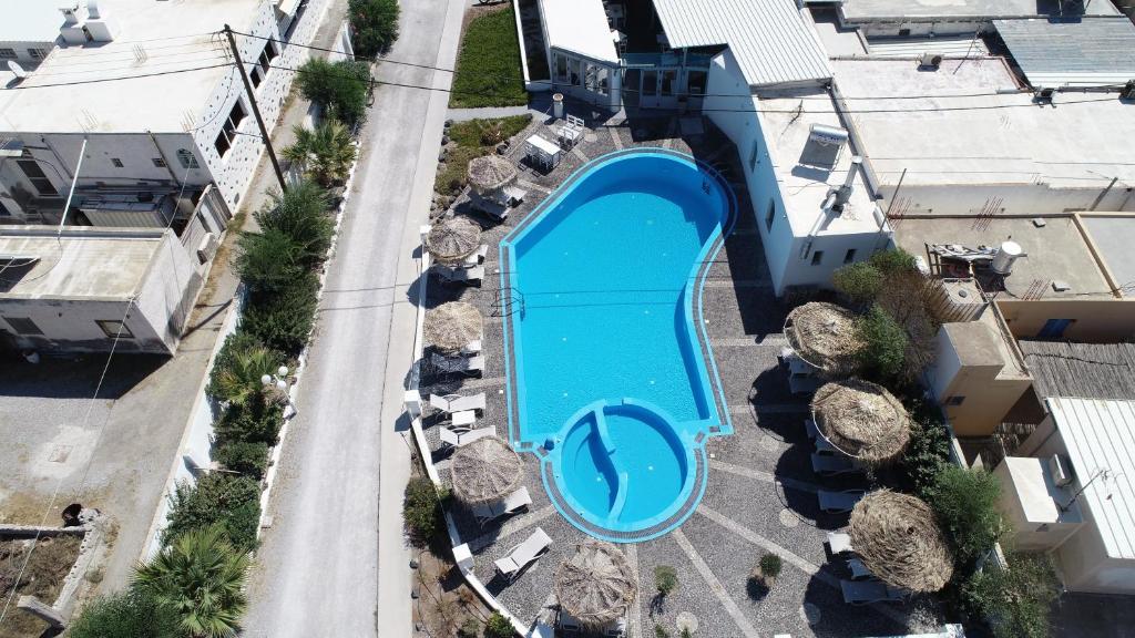 Bazén v ubytování Sea View Beach Hotel nebo v jeho okolí