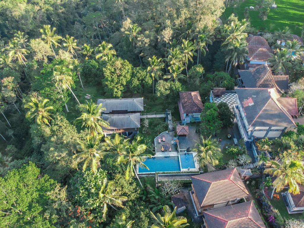 Bazén v ubytování Puri Saron Hotel Madangan - Gianyar nebo v jeho okolí