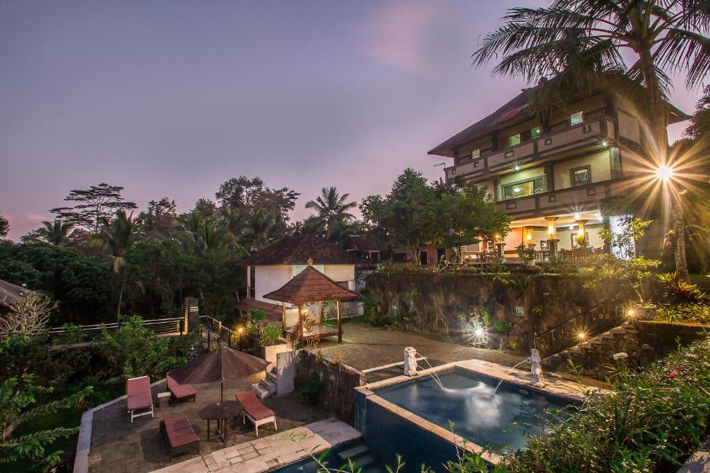 Bazén v ubytování Puri Saron Hotel Madangan - Gianyar nebo v jeho okolí