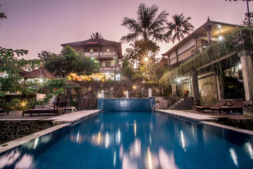 Swimming pool sa o malapit sa Puri Saron Hotel Madangan - Gianyar