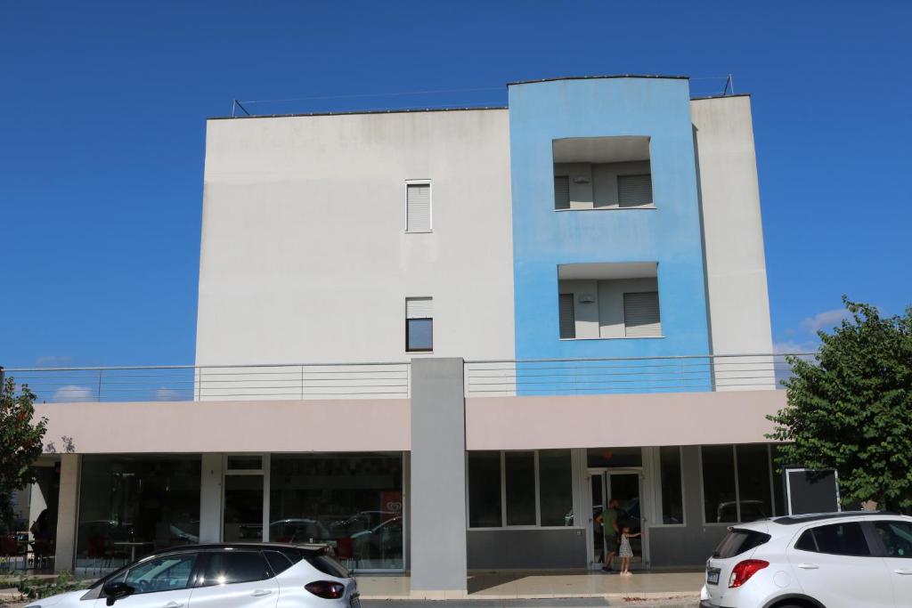 The building in which the holiday home is located