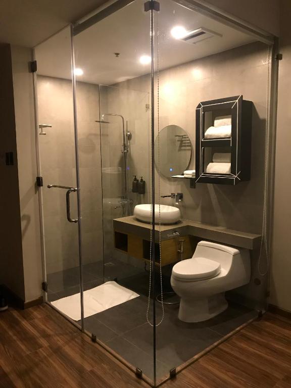 Bravo Tanauan Hotel - Deluxe King Room