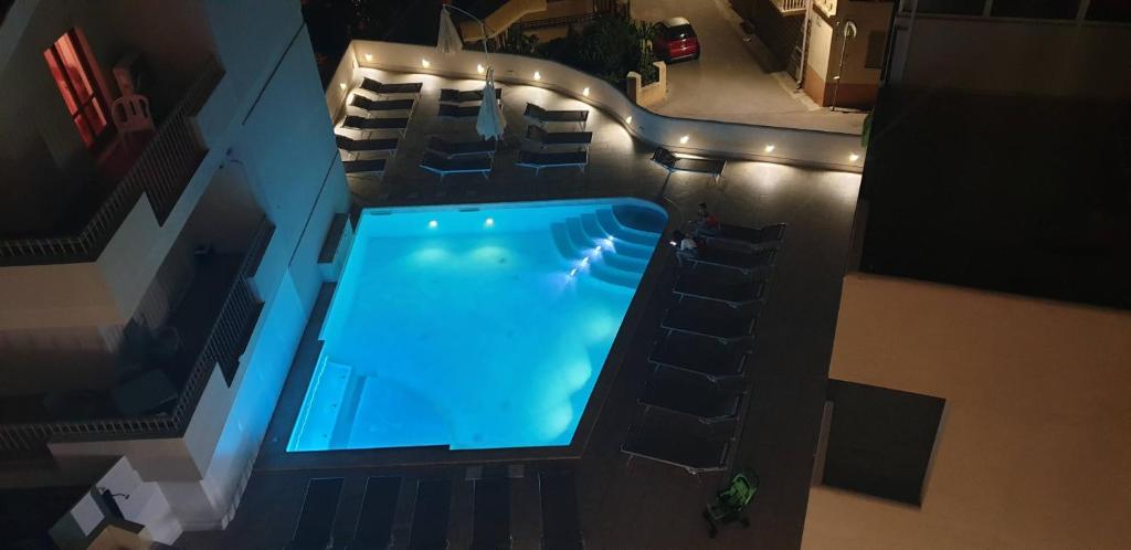 Bazén v ubytování Hotel La Contessa nebo v jeho okolí