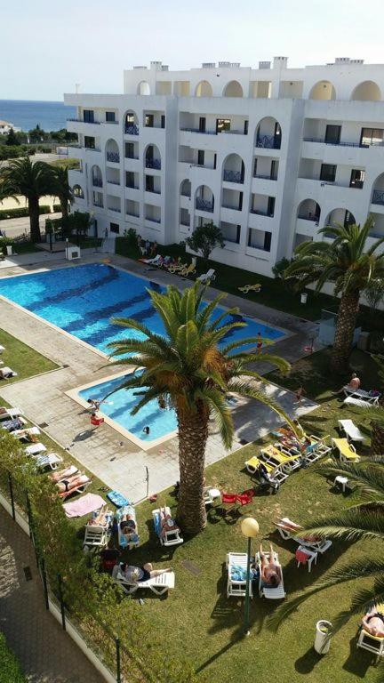 an overhead view of a swimming pool with a hotel at Algarve/Sra da Rocha in Porches