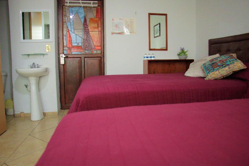 Postel nebo postele na pokoji v ubytování Hotel lit Guadalajara