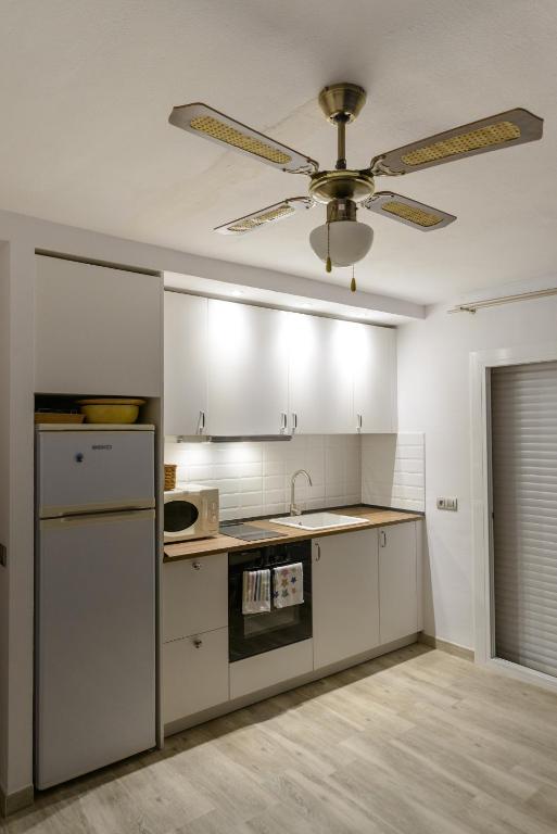 Kuchyňa alebo kuchynka v ubytovaní Apartamento en la Playa de la Fosca